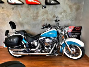 2017 Harley Davidson Deluxe Branca e Azul